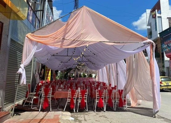 Do khách hàng đặt cỗ là người quen nên chủ nhà hàng cũng không nhận tiền cọc trước khi làm cỗ