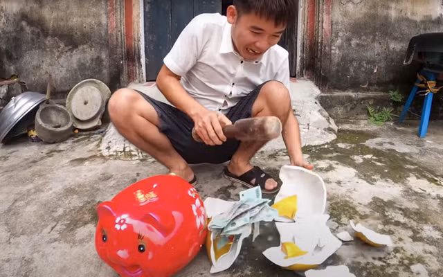 Hưng Vlog bị phạt 10 triệu đồng vì đăng clip trộm tiền heo đất