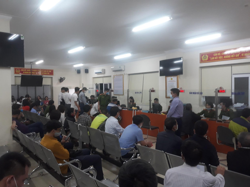 Nhìn hai bức ảnh này tại trụ sở Phòng CS QLHC về TTXH CATP Hà Nội, có lẽ không nhiều người nghĩ rằng, đã ...bước sang một ngày mới