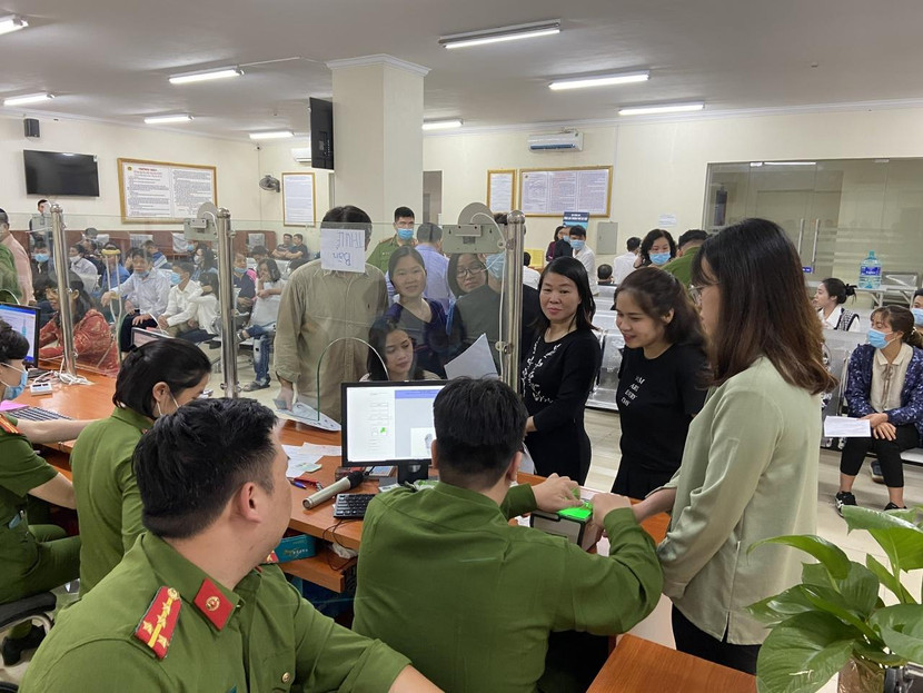 0h55 ngày 21-3, cả cán bộ, chiến sỹ và người dân, dường như không ai mệt mỏi