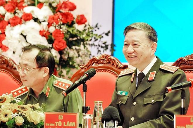 Bộ trưởng Tô Lâm đối thoại, trao đổi với các đoàn viên thanh niên CAND Bộ trưởng Tô Lâm đối thoại, trao đổi với các đoàn viên thanh niên CAND