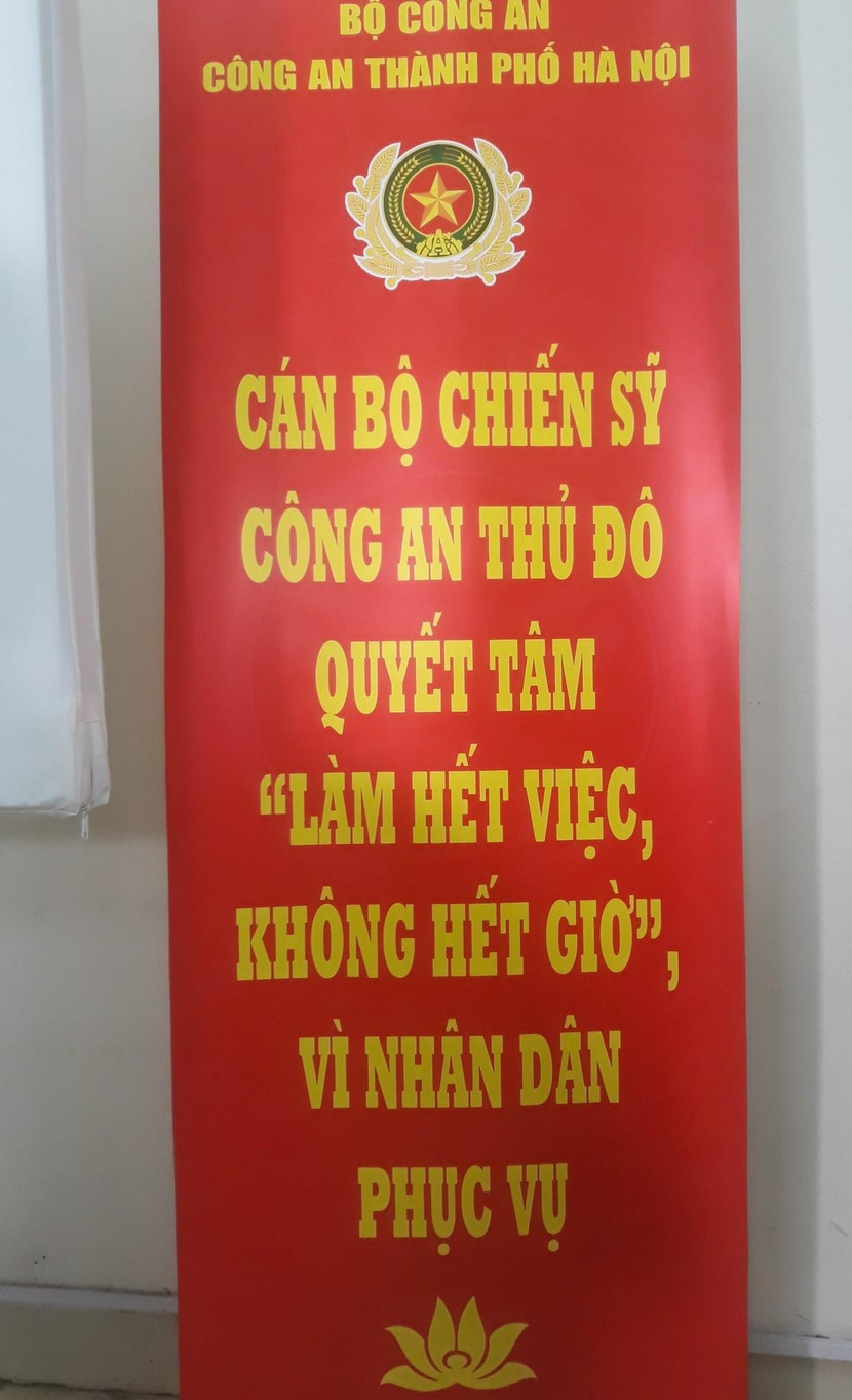 Khi những hình ảnh, thông tin này đến với bạn đọc ANTĐ, cũng là lúc một ngày làm việc mới của Phòng QLHC về TTXH đã bắt đầu. Và cũng thế, 30 Công an quận, huyện, thị xã của Hà Nội đang vào trận với tinh thần ấy. Tinh thần vì nhân dân phục vụ, hết mình cho "chiến dịch" lớn, nhiệm vụ chính trị đặc biệt quan trọng trong năm công tác 2021.
