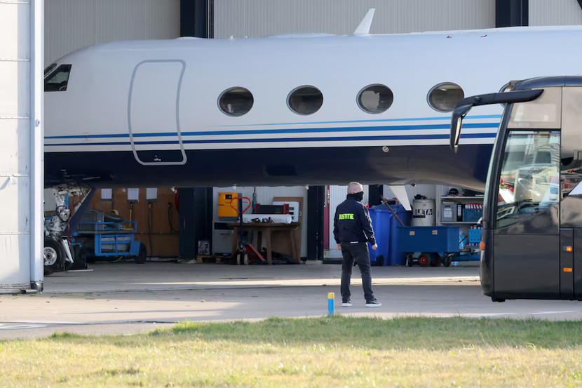 Máy bay chở cựu Tổng thống Philippines Rodrigo Duterte về thực hiện quy trình tố tụng tại Hà Lan