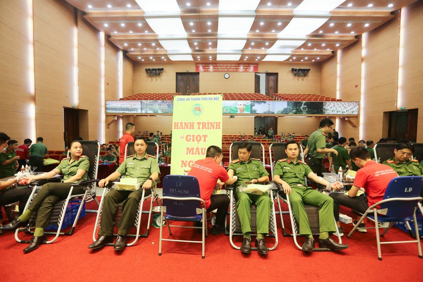 Câu lạc bộ phản ứng nhanh Hiến máu tình nguyện là một trong những hoạt động thiết thực, nhân văn của tuổi trẻ Công an Thủ đô