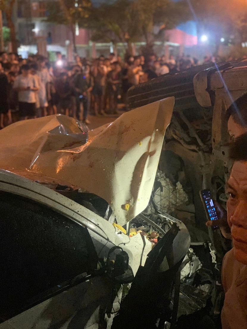 Một xe ô tô nát bươm