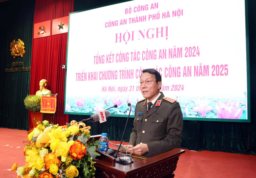 Đại tướng Lương Tam Quang - Ủy viên Bộ Chính trị, Bộ trưởng Bộ Công an luôn quan tâm, chỉ đạo sát sao đối với CATP Hà Nội. Trong ảnh, đồng chí Bộ trưởng dự và phát biểu tại hội nghị tổng kết công tác Công an; triển khai chương trình và phát động phong trào thi đua “Vì an ninh Tổ quốc” năm 2025 của CATP, tổ chức ngày 31/12/2024