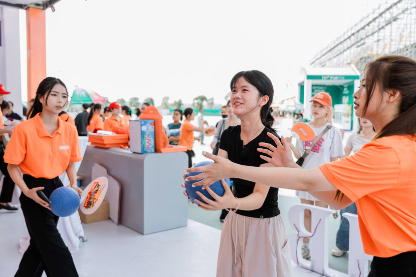 Photobooth của SHB trở thành điểm dừng chân thú vị Photobooth của SHB trở thành điểm dừng chân thú vị