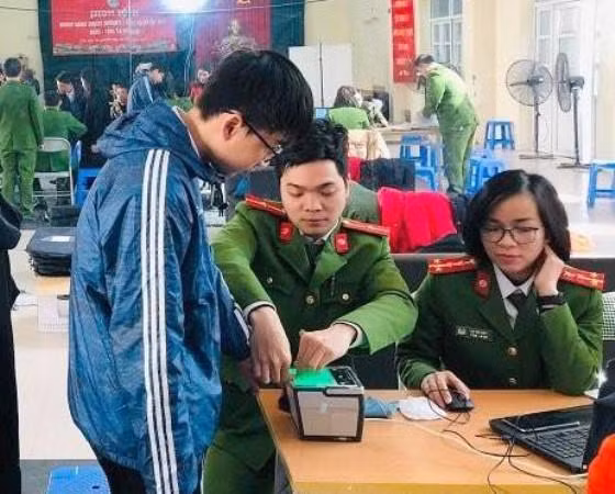 Lực lượng công an đang triển khai cấp CCCD gắn chíp cho người dân với nỗ lực rất cao