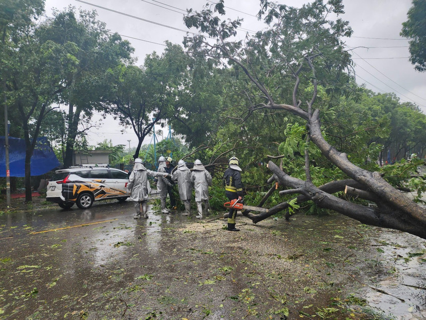 Nơi nguy hiểm trong cơn bão số 3 đều có lực lượng Công an làm nhiệm vụ