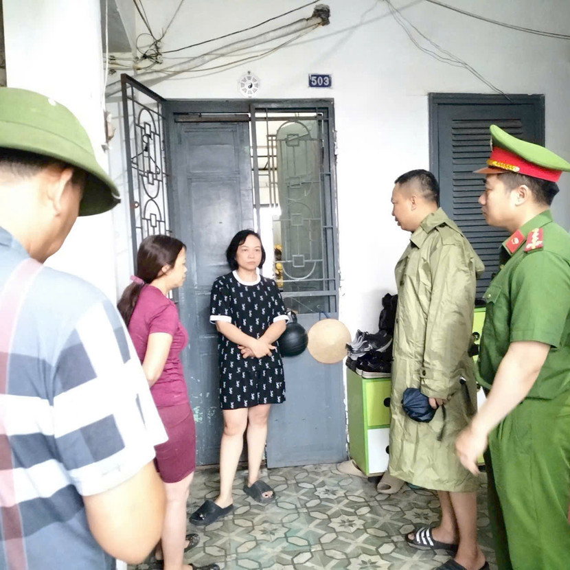 CAP Hoàng Liệt cùng cán bộ cơ sở vận động, hỗ trợ người dân đến nơi tạm cư, tránh bão CAP Hoàng Liệt cùng cán bộ cơ sở vận động, hỗ trợ người dân đến nơi tạm cư, tránh bão