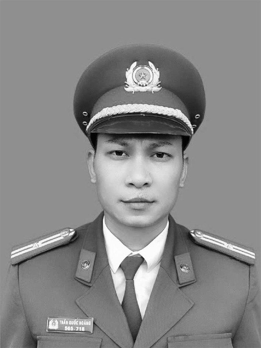 Thiếu tá Trần Quốc Hoàng hy sinh khi làm nhiệm vụ phòng, chống bão số 3.