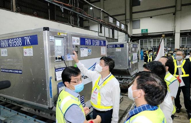 Lô quà tặng 1 triệu liều vaccine từ Nhật Bản về đến Việt Nam tối 16-6