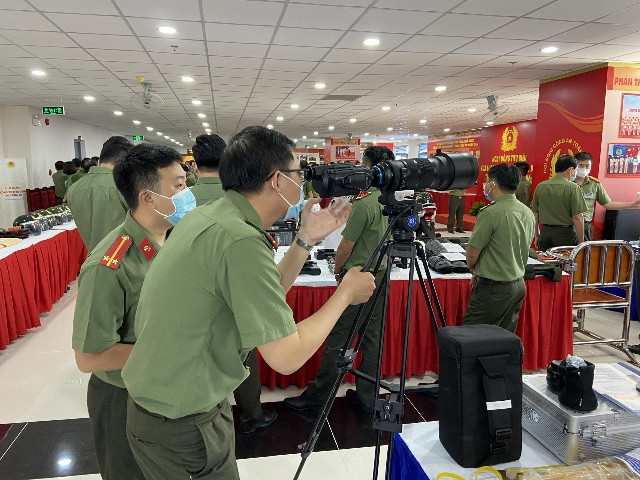 Ống ngắm hiện đại