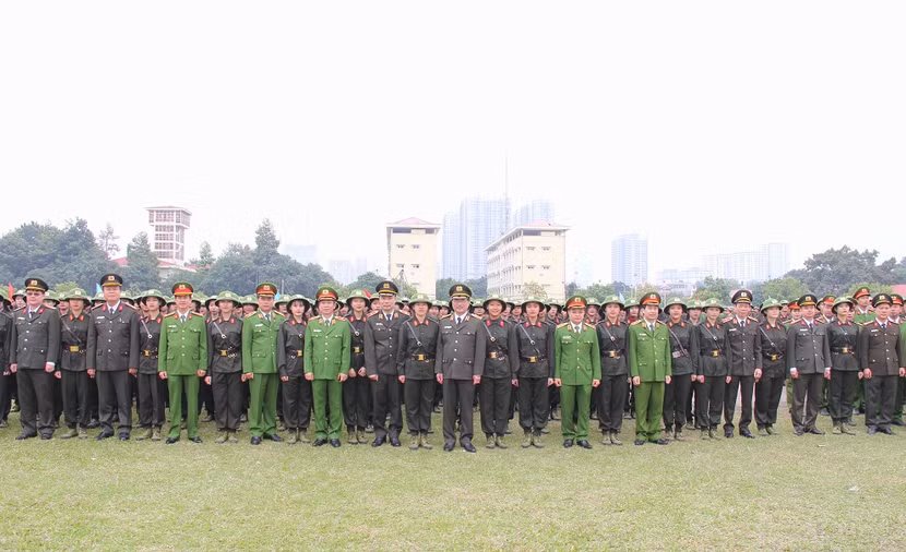 Thứ trưởng Nguyễn Văn Thành cùng các đại biểu chụp ảnh với các học viên khóa huấn luyện 2020 – 2021