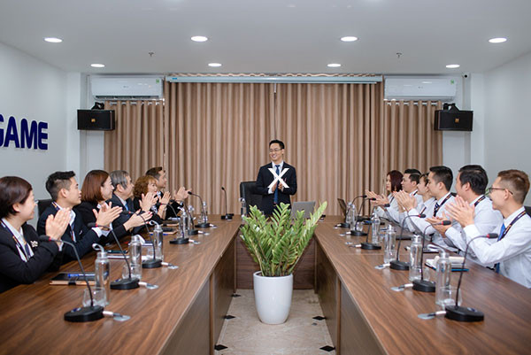 Nguyễn Văn Anh (x) trong một lần "chém gió" về những dự án triệu đô