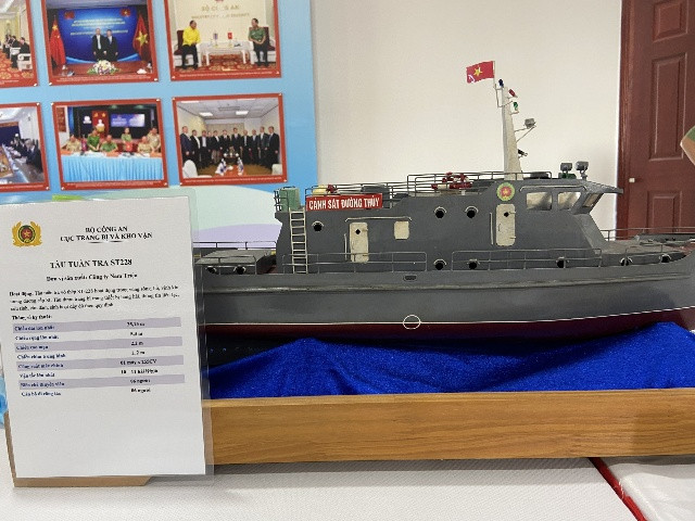 Tàu tuần tra ST 228 trang bị thiết bị hàng hải, thông tin liên lạc, cứu sinh, cứu đắm…