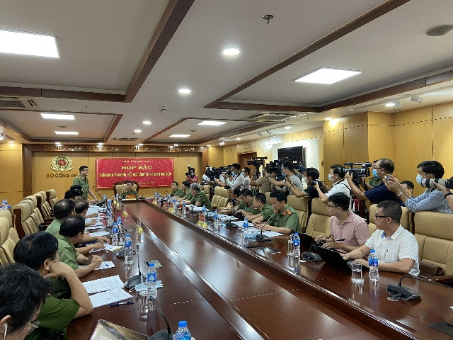 Nhiều vấn đề, câu hỏi của các cơ quan báo chí đã được đại diện đơn vị nghiệp vụ Bộ Công an thông tin, trao đổi