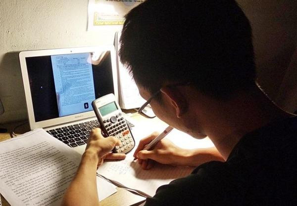 Thời gian qua, nhiều trường đại học đã cho sinh viên học trực tuyến để phòng dịch Covid-19