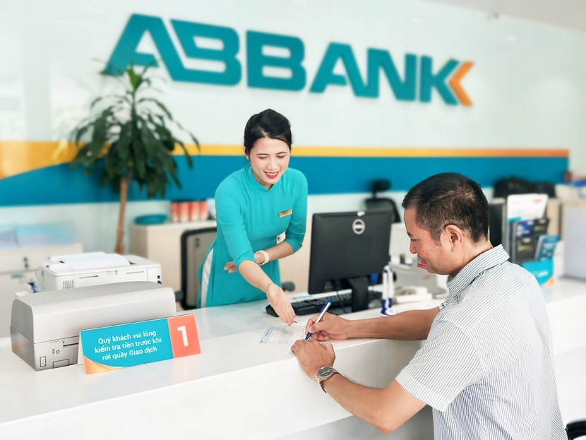 ABBANK tiếp sức hỗ trợ khách hàng nhanh chóng phục hồi sau bão với mức giảm lãi suất lên đến 2,8%/năm dành cho khách hàng cá nhân, và hỗ trợ tới 1,5%/năm dành cho khách hàng SME