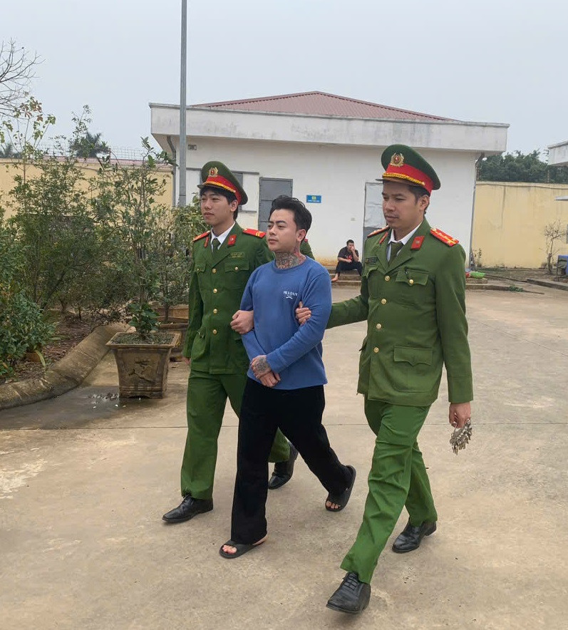 Hình ảnh đối tượng Nam tại cơ quan điều tra Hình ảnh đối tượng Nam tại cơ quan điều tra