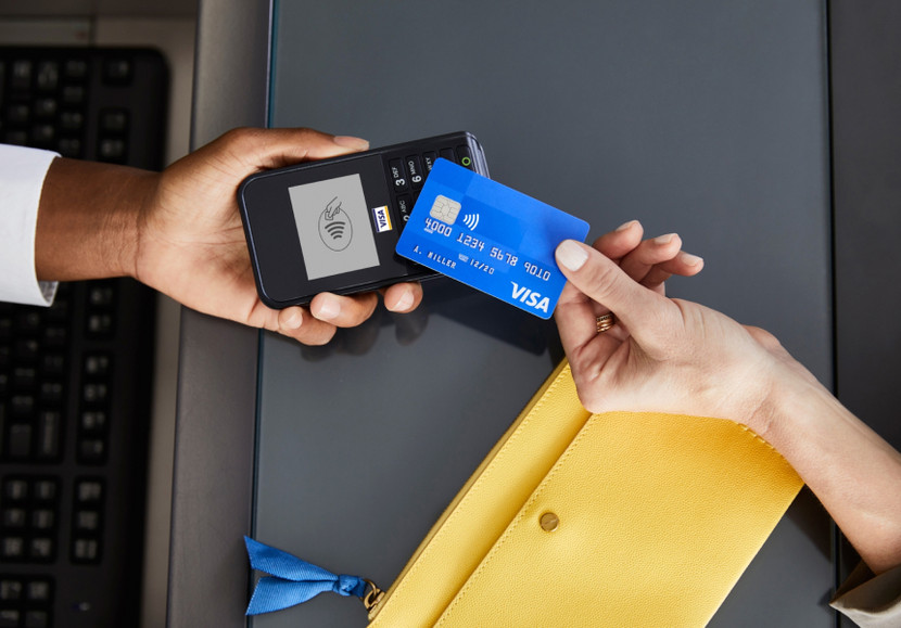 Các ngân hàng đang trong lộ trình chuyển đổi từ thẻ từ sang thẻ chip Các ngân hàng đang trong lộ trình chuyển đổi từ thẻ từ sang thẻ chip