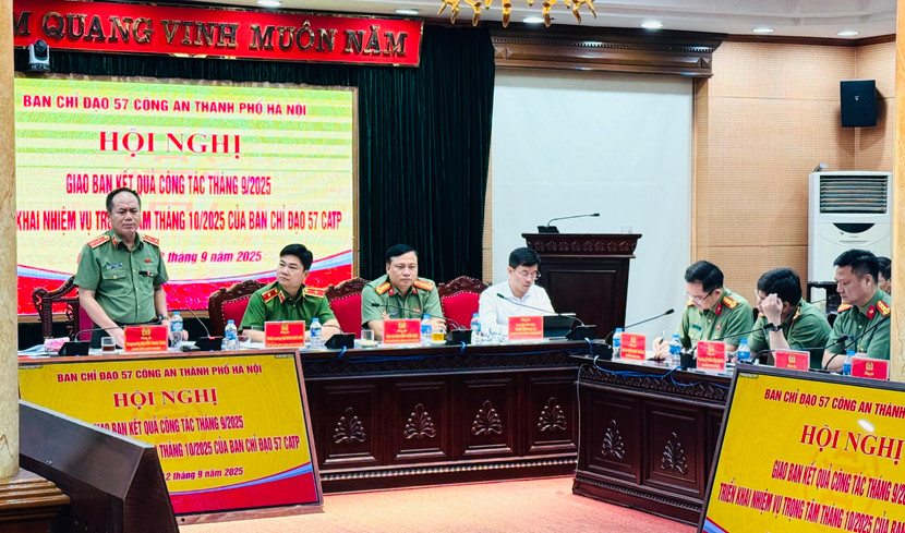 Trung tướng Nguyễn Thanh Tùng, Uỷ viên Ban Thường vụ Thành uỷ, Bí thư Đảng uỷ, Giám đốc CATP Hà Nội chủ trì hội nghị