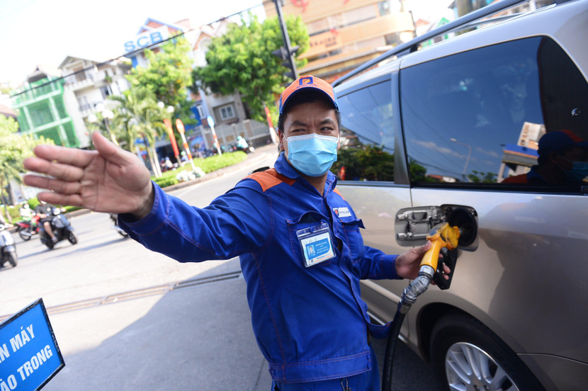 Bộ Tài chính đề xuất giảm thuế TTĐB và thuế GTGT với xăng dầu