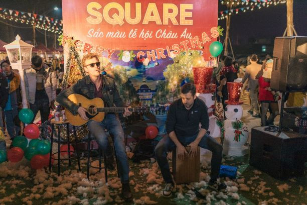 Một trong các tiết mục do nghệ sĩ nước ngoài biểu diễn Một trong các tiết mục do nghệ sĩ nước ngoài biểu diễn