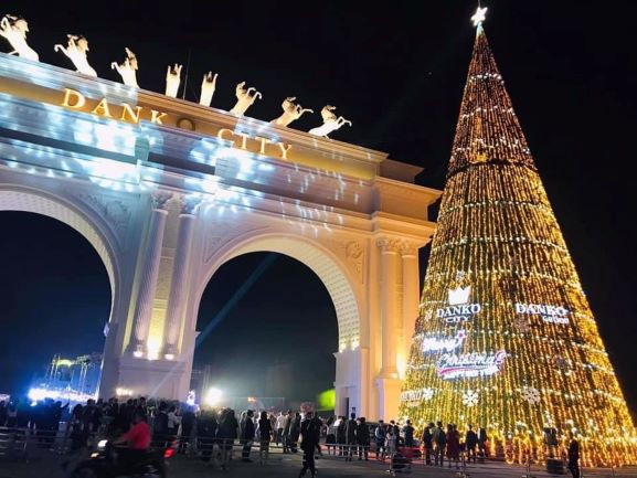 Lễ hội thắp sáng cây thông Noel tại Danko City Lễ hội thắp sáng cây thông Noel tại Danko City