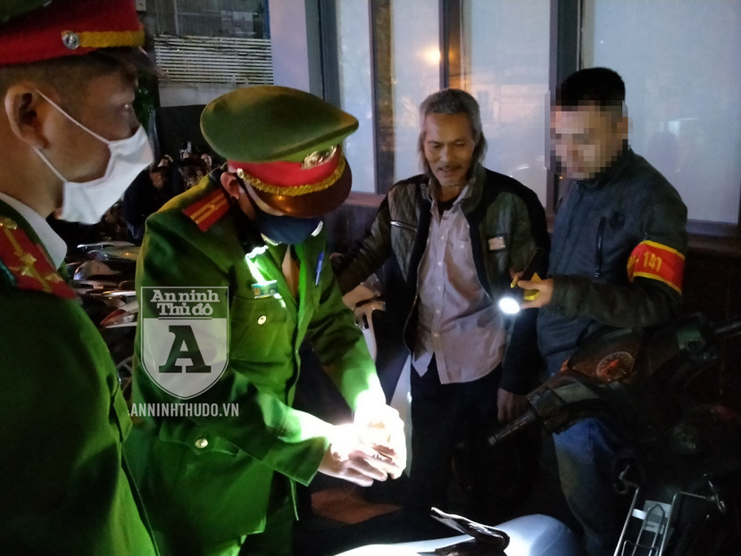 Đối tượng định "thông chốt" 141, rồi lại quay đầu, bỏ chạy quyết liệt