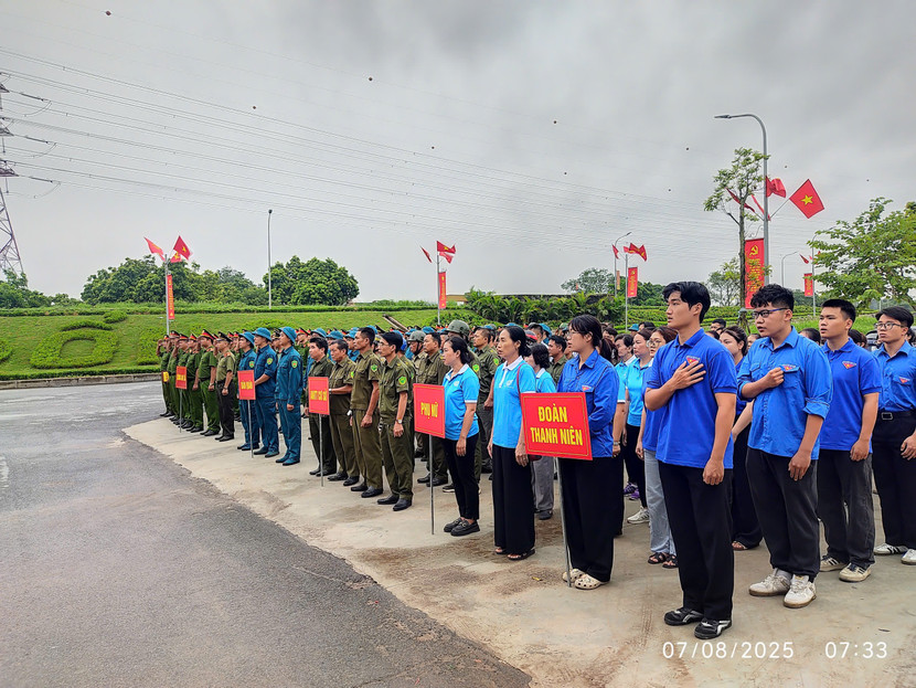 Các lực lượng, đoàn thể dự lễ ra quân