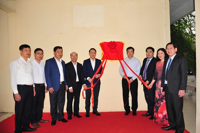 Lãnh đạo Cục Thuế Hà Nội gắn biển thành lập Chi cục Thuế khu vực Thường Tín - Phú Xuyên (hợp nhất Chi cục Thuế huyện Thường Tín và Chi cục Thuế huyện Phú Xuyên) Lãnh đạo Cục Thuế Hà Nội gắn biển thành lập Chi cục Thuế khu vực Thường Tín - Phú Xuyên (hợp nhất Chi cục Thuế huyện Thường Tín và Chi cục Thuế huyện Phú Xuyên)