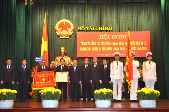 Tập thể Lãnh đạo Cục Thuế TP Hà Nội nhận danh hiệu Anh hùng Lao động Tập thể Lãnh đạo Cục Thuế TP Hà Nội nhận danh hiệu Anh hùng Lao động