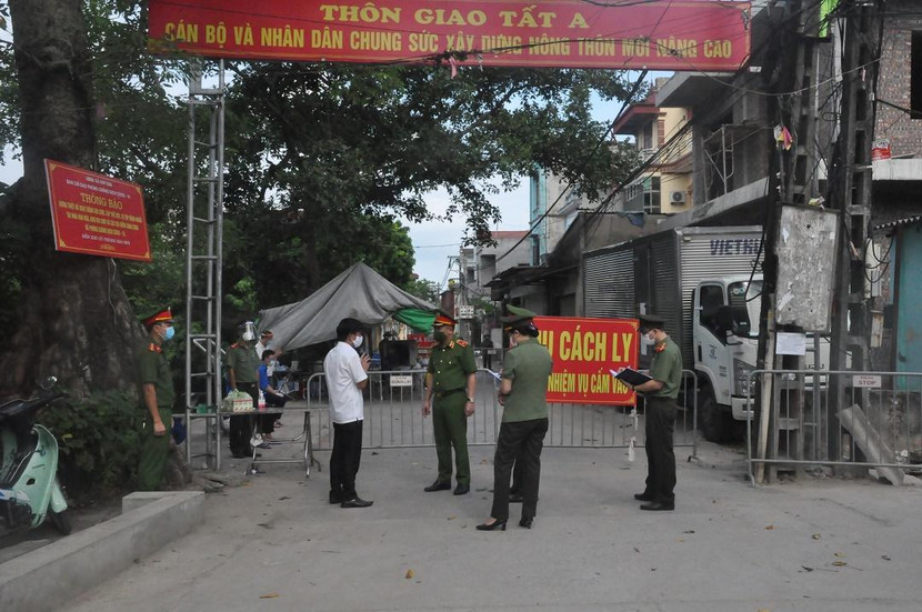 Thiếu tướng Nguyễn Thanh Tùng kiểm tra, động viên CBCS và các lực lượng chức năng tại khu cách ly thôn Giao Tất A, xã Kim Sơn, huyện Gia Lâm Thiếu tướng Nguyễn Thanh Tùng kiểm tra, động viên CBCS và các lực lượng chức năng tại khu cách ly thôn Giao Tất A, xã Kim Sơn, huyện Gia Lâm