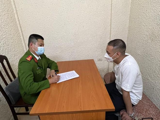 Cảnh sát hình sự CATP Hà Nội đấu tranh với đối tượng trong vụ án cướp ngân hàng Cảnh sát hình sự CATP Hà Nội đấu tranh với đối tượng trong vụ án cướp ngân hàng