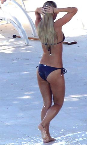 Bồ Walcott táo bạo khoe thân ảnh 1