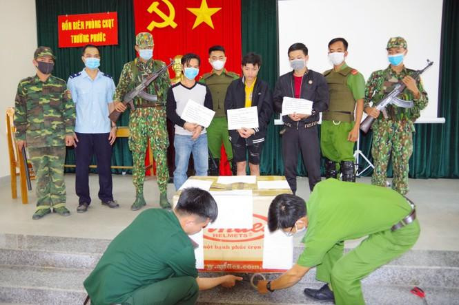 Số đối tượng và tang vật bị thu giữ