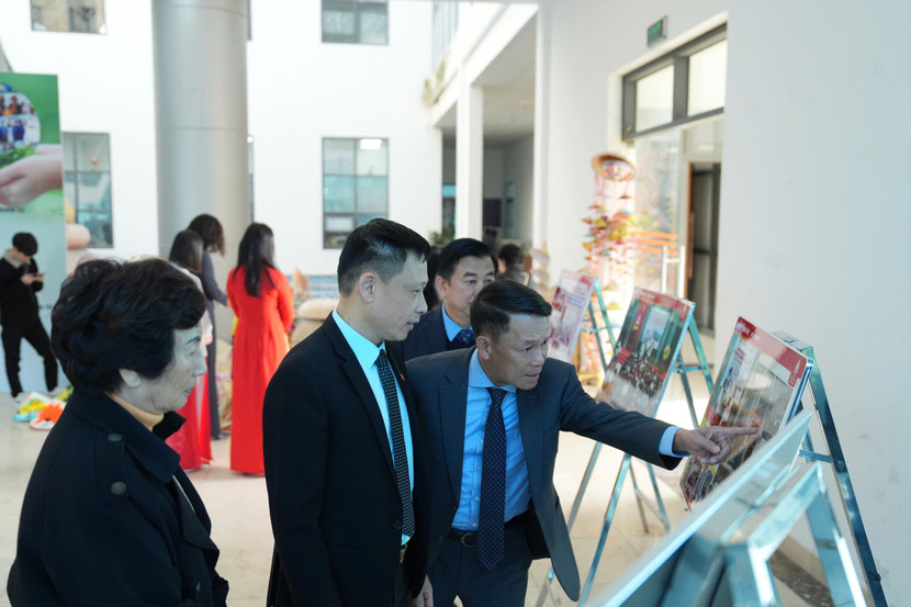 Các đại biểu tham quan không gian trải nghiệm tại Lễ tổng kết Các đại biểu tham quan không gian trải nghiệm tại Lễ tổng kết