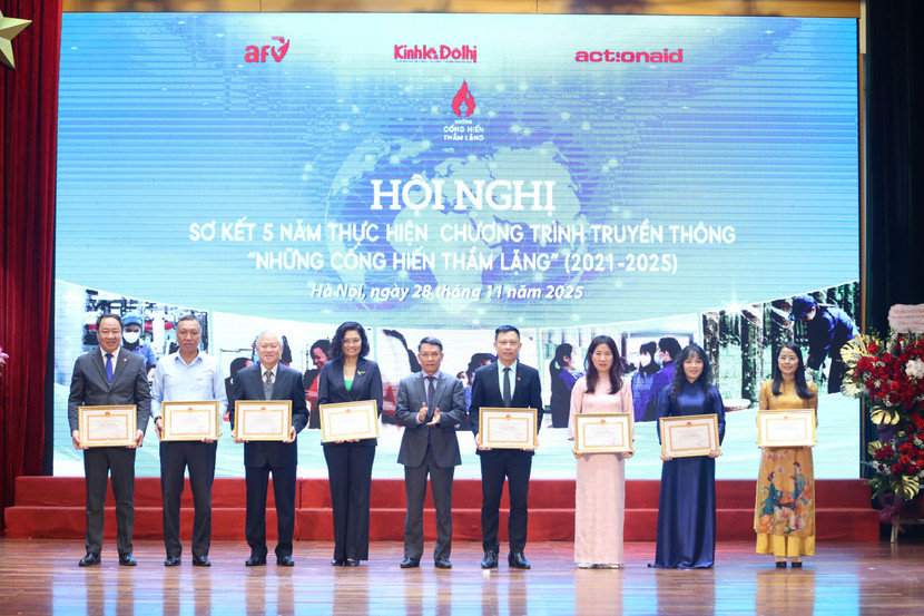 Các tập thể, cá nhân nhận Bằng khen của Chủ tịch UBND TP Hà Nội vì sự đóng góp cho Chương trình Các tập thể, cá nhân nhận Bằng khen của Chủ tịch UBND TP Hà Nội vì sự đóng góp cho Chương trình