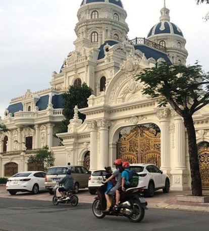 Tòa lâu đài được biết đến là tài sản của "đại gia" Ngô Văn Phát