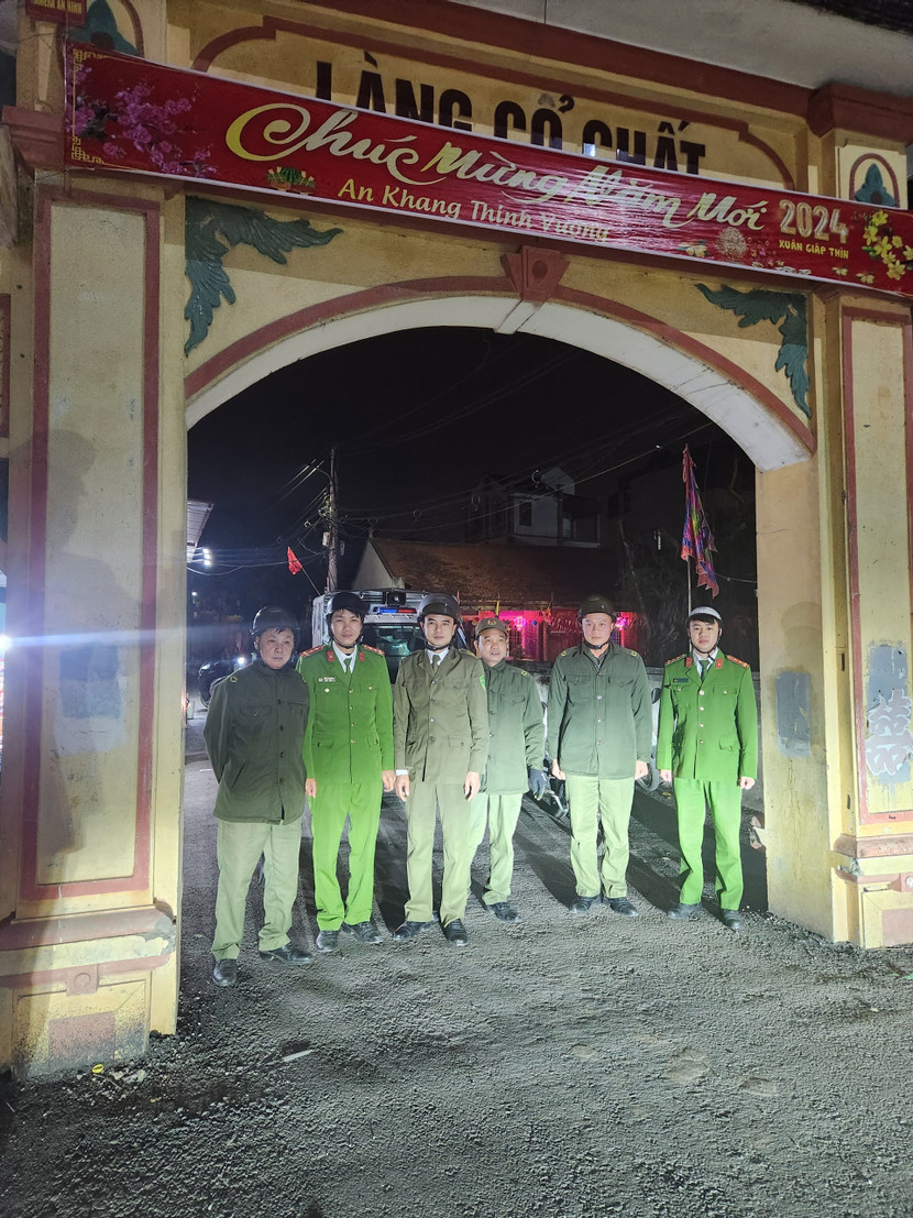 Lực lượng Công an cơ sở của huyện Thường Tín trong phiên tuần tra Lực lượng Công an cơ sở của huyện Thường Tín trong phiên tuần tra