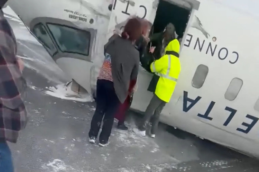 Nhưng không thể không dành lời khen cho phi hành đoàn khi họ sơ tán toàn bộ máy bay trong vòng chưa đầy 90 giây