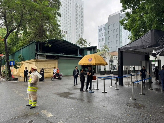 Công tác đảm bảo an ninh được triển khai tại khu vực cổng Nhà tang lễ