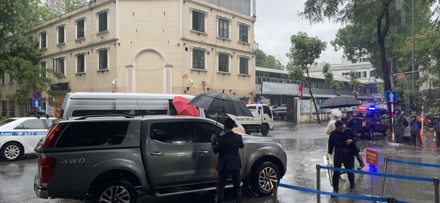 Thời tiết sáng 24-5 có lúc mưa nặng hạt