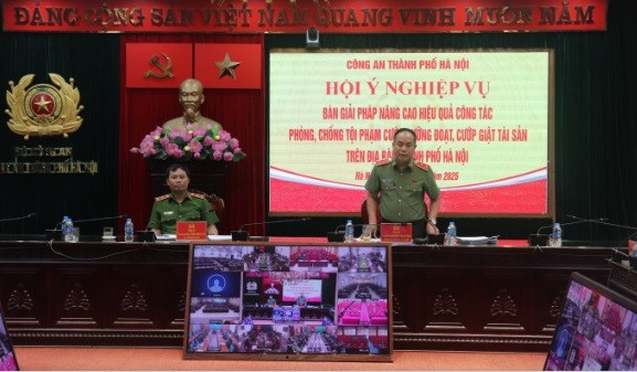 Trung tướng Nguyễn Thanh Tùng - Giám đốc CATP chủ trì, phát biểu chỉ đạo hội nghị