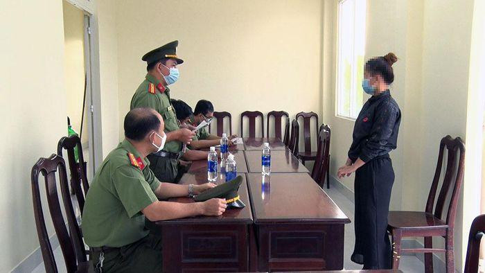 Công an huyện Phong Điền tống đạt quyết định xử phạt đối với Q Công an huyện Phong Điền tống đạt quyết định xử phạt đối với Q