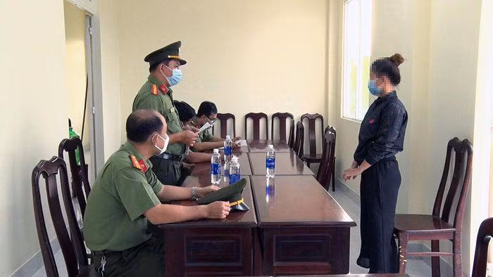 Công an huyện Phong Điền tống đạt quyết định xử phạt đối với Q