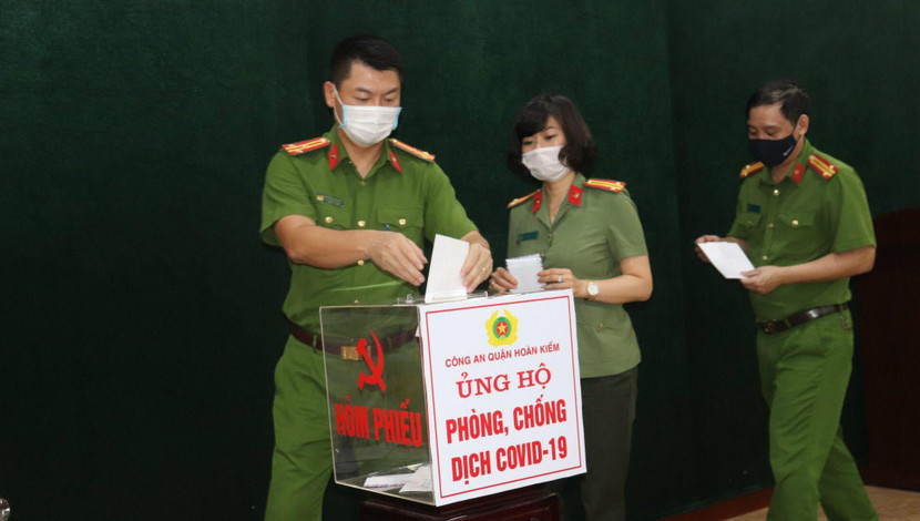 Cùng với việc tăng cường 100% CBCS, triển khai toàn diện, hiệu quả các phương án, kế hoạch, CAQ Hoàn Kiếm còn tập trung phòng, chống dịch Covid-19 hiệu quả, phục vụ công tác bầu cử sắp tới Cùng với việc tăng cường 100% CBCS, triển khai toàn diện, hiệu quả các phương án, kế hoạch, CAQ Hoàn Kiếm còn tập trung phòng, chống dịch Covid-19 hiệu quả, phục vụ công tác bầu cử sắp tới