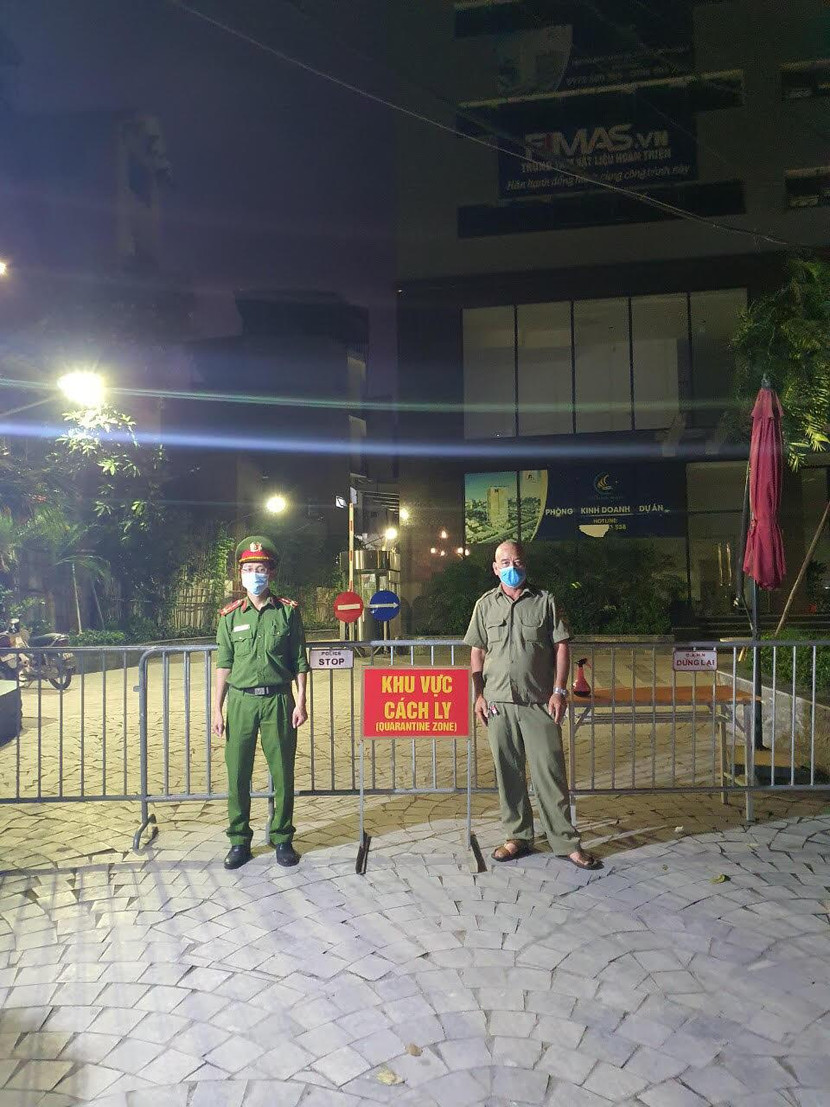 Lực lượng Công an cơ sở ứng trực xuyên đêm ngày tại các khu vực phong tỏa phòng, chống dịch bệnh