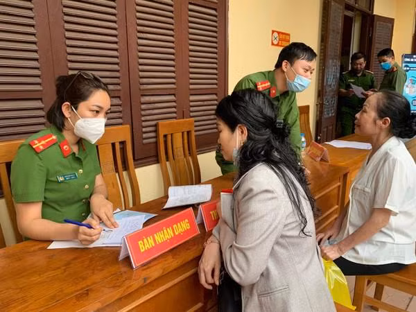 Công an xã tại Hà Nội phát huy vai trò quan trọng trong công tác cấp CCCD hỗ trợ nhân dân trong mọi tình huống, sự việc